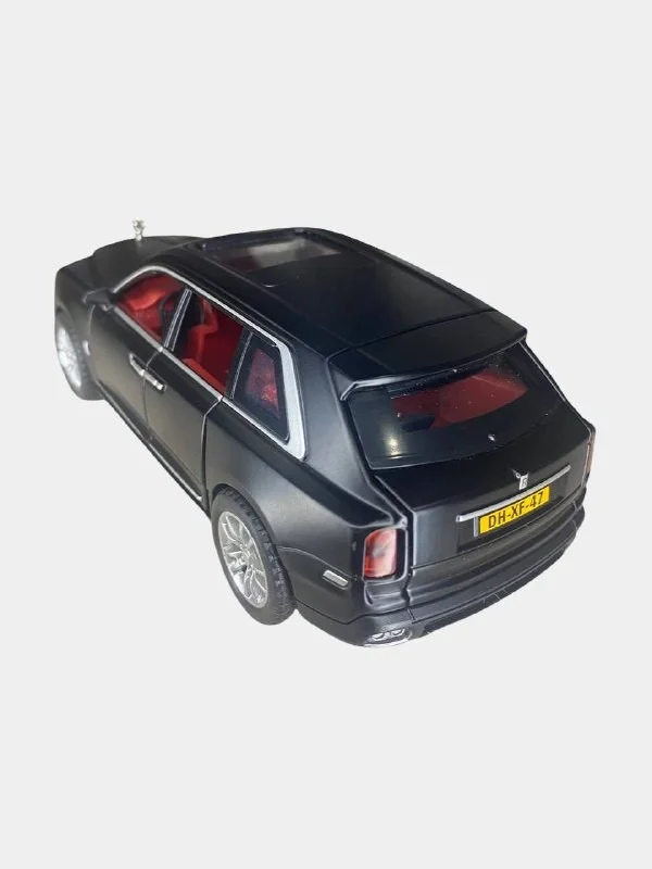 Белый металлическая модель машины Rolls-Royce CULLINAN