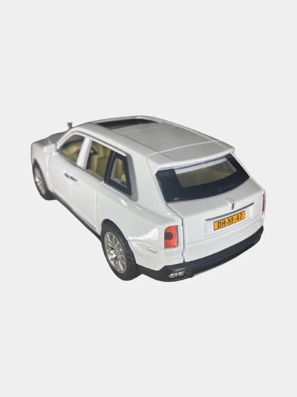 Белый металлическая модель машины Rolls-Royce CULLINAN