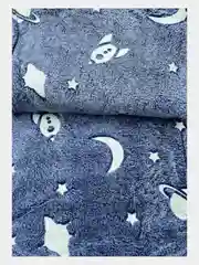 Синий плед-покрывало, светящийся в темноте