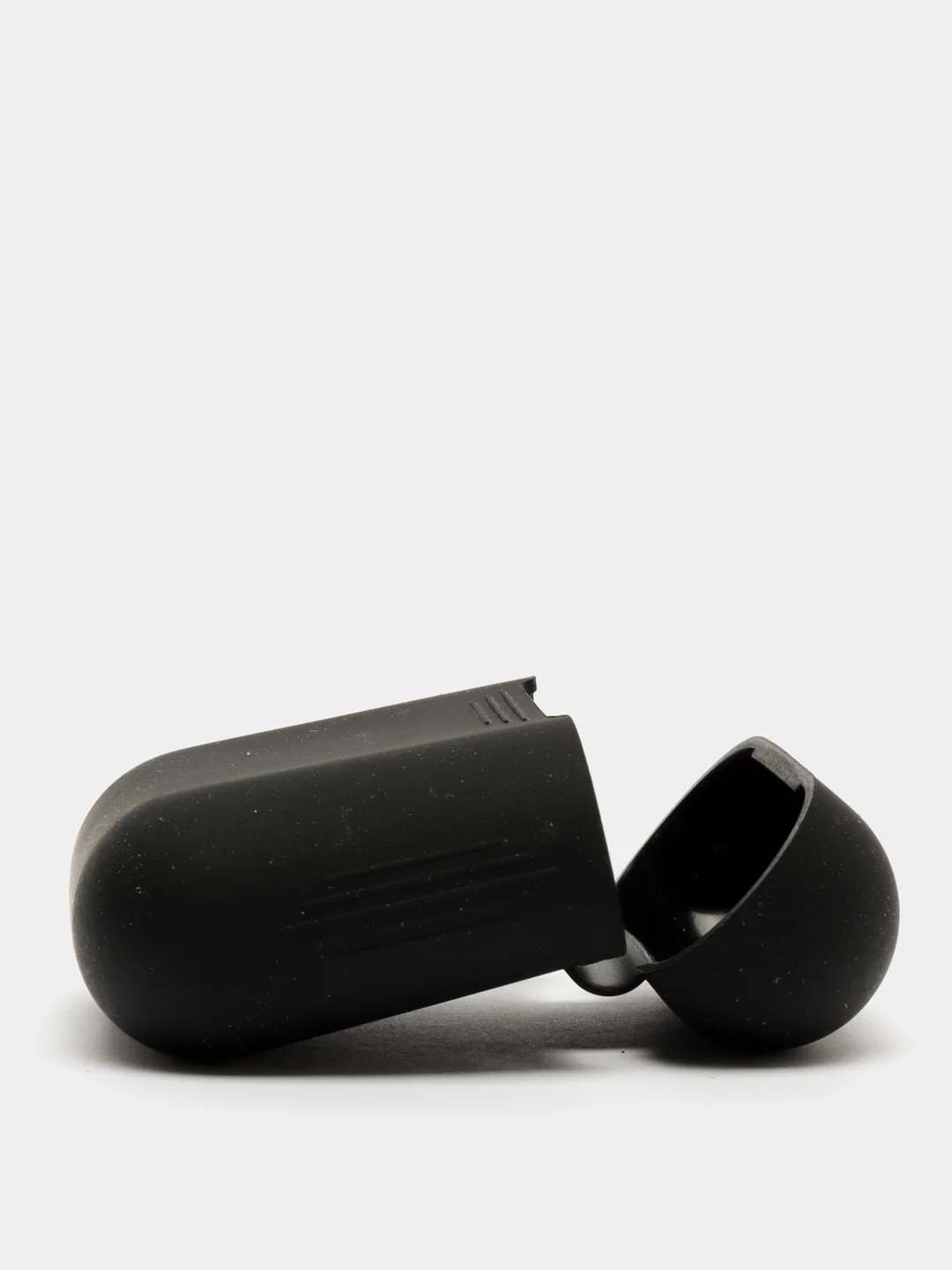Черный чехол для наушников Apple AirPods