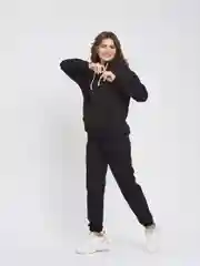 Черный спортивный женский костюм