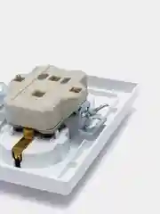 Белый розетка двойная с заземлением скрытой установки 16А 250В Intro Plano