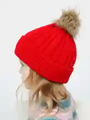 Красный детская шапка со съемным помпоном из меха