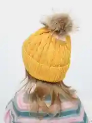 Желтый детская шапка со съемным помпоном из меха