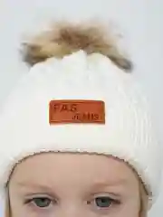 Белый детская шапка со съемным помпоном из меха