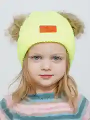 Салатовый детская шапка со съемными помпонами из меха енота