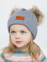 Серый детская шапка со съемными помпонами из меха енота