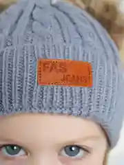 Серый детская шапка со съемными помпонами из меха енота