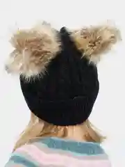 Черный детская шапка со съемными помпонами из меха енота