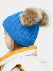 Лазурный детская шапка со съемными помпонами из меха енота