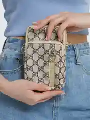 Бежевый сумка для телефона, ключей, кошелька