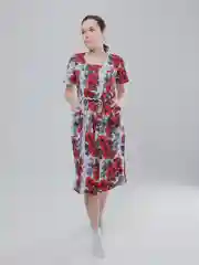 Красный халат на пуговицах