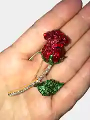 Алый брошь "Роза"