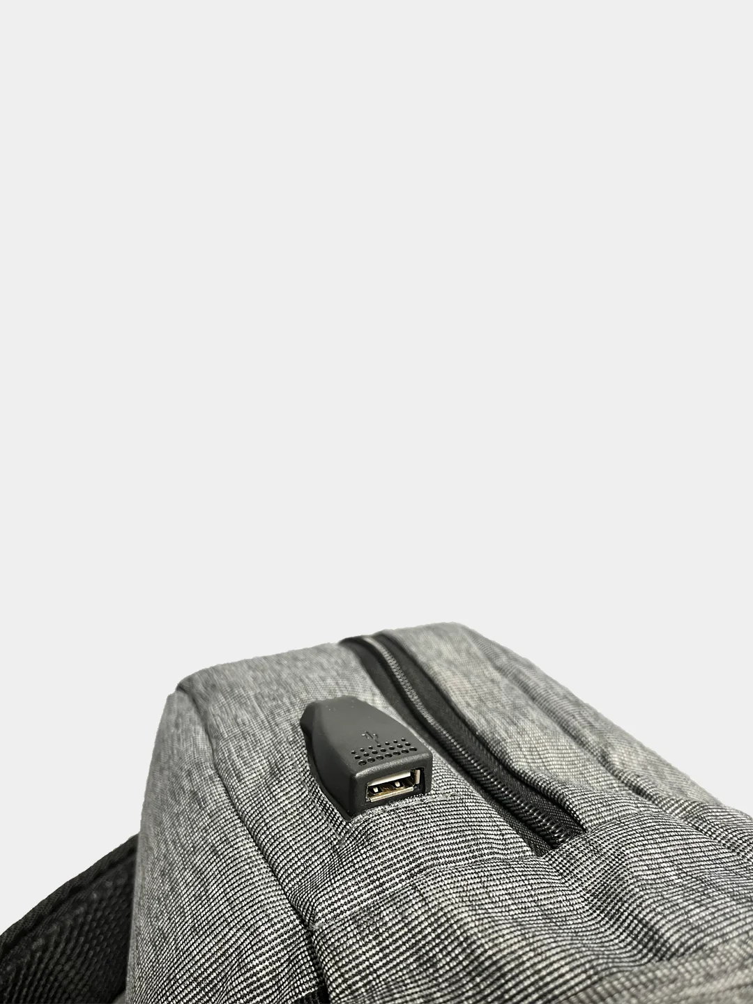 Рюкзак с встроенным USB выходом для зарядки