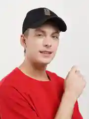 Черный кепка