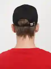 Черный кепка