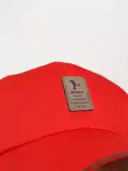 Красный кепка