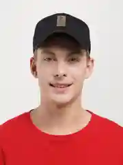 Черный кепка