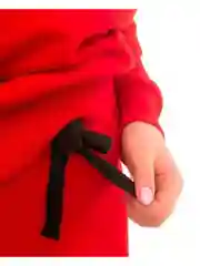 Красный спортивный костюм