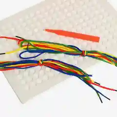 Шнуровальный планшет Весёлые рисунки, ручка для шнурка,основа,схемы,по методике Монтессори