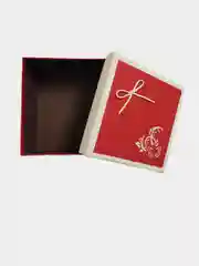 Подарочная коробка
