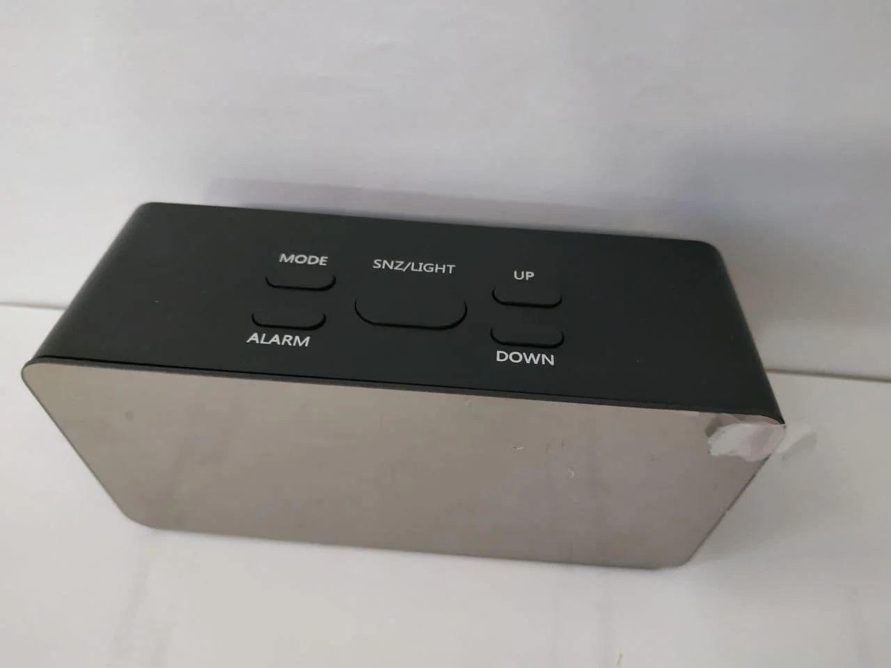 Белый часы зеркальные электронные настольные DS- 3658L зеленый/красный/белый свет