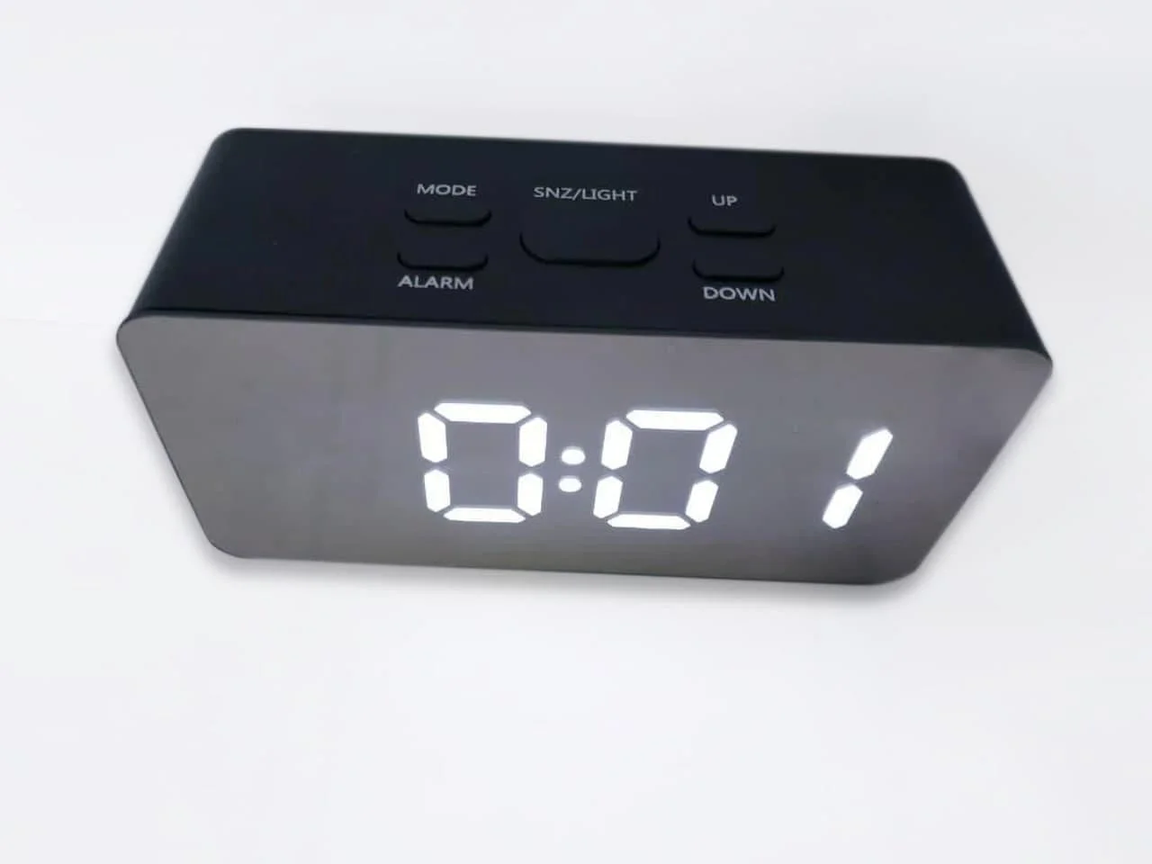 Белый часы зеркальные электронные настольные DS- 3658L зеленый/красный/белый свет