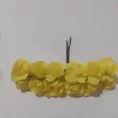 Желтый бутоньерка бумажная "Роза"