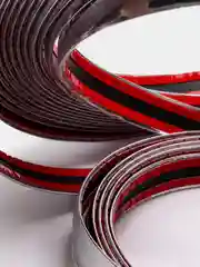 Серебряный молдинг для защиты кромки дверей и капота