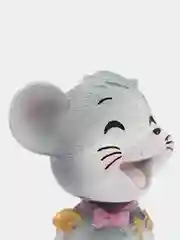 Фигурка веселой мышки