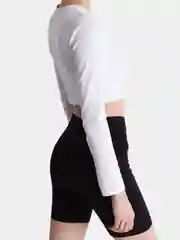 Белый лонгслив укороченный