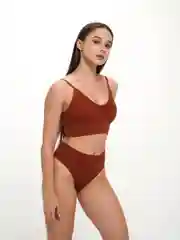 Базовый комплект белья: топ и стринги