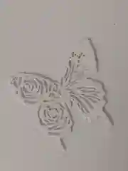 Белый бабочки декоративные с розами, 9,5 х 10 см