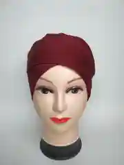 Бордовый бони наискосок из ткани калифорния, чепчик, шапочка