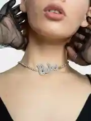 Цепь с надписью "BABY"