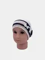 Вязанная детская шапочка
