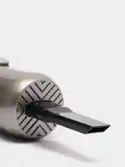 Черный автомобильный пылесос