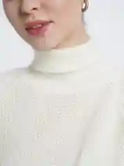 Белый свитер люрекс