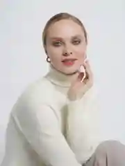 Белый свитер люрекс