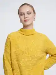 Желтый свитер круп вязка