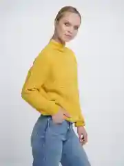 Желтый свитер круп вязка