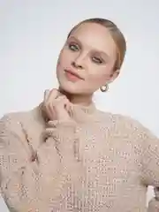 Бежевый меланж свитер круп вязка