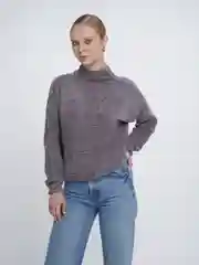Серый свитер круп вязка
