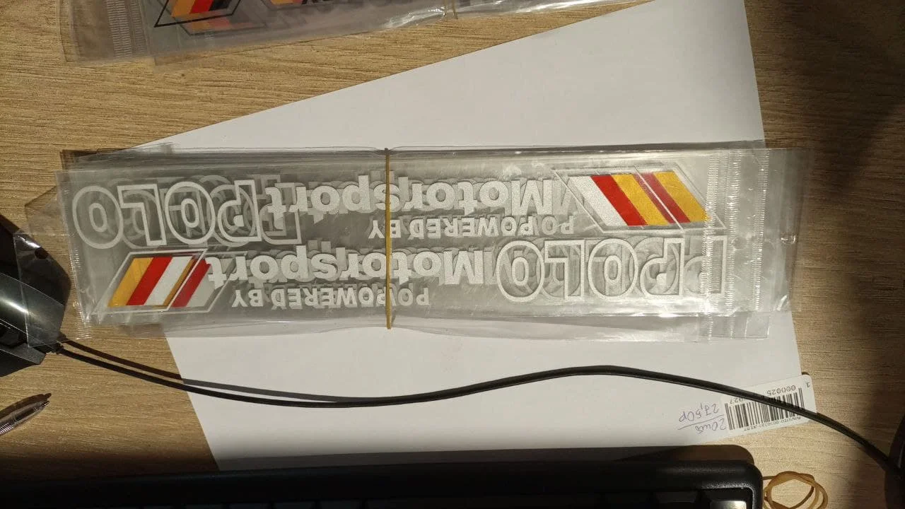 Белый наклейка на авто "Lavida motorsport"