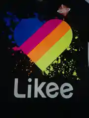Лонгслив с принтом Likee с длинным рукавом светится в темноте