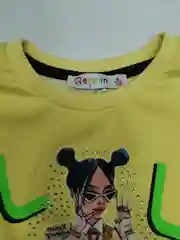 Свитшот укороченный с принтом и стразами