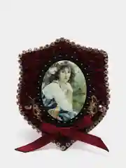Бордовый брошь-шеврон, 5,5 х 7 см