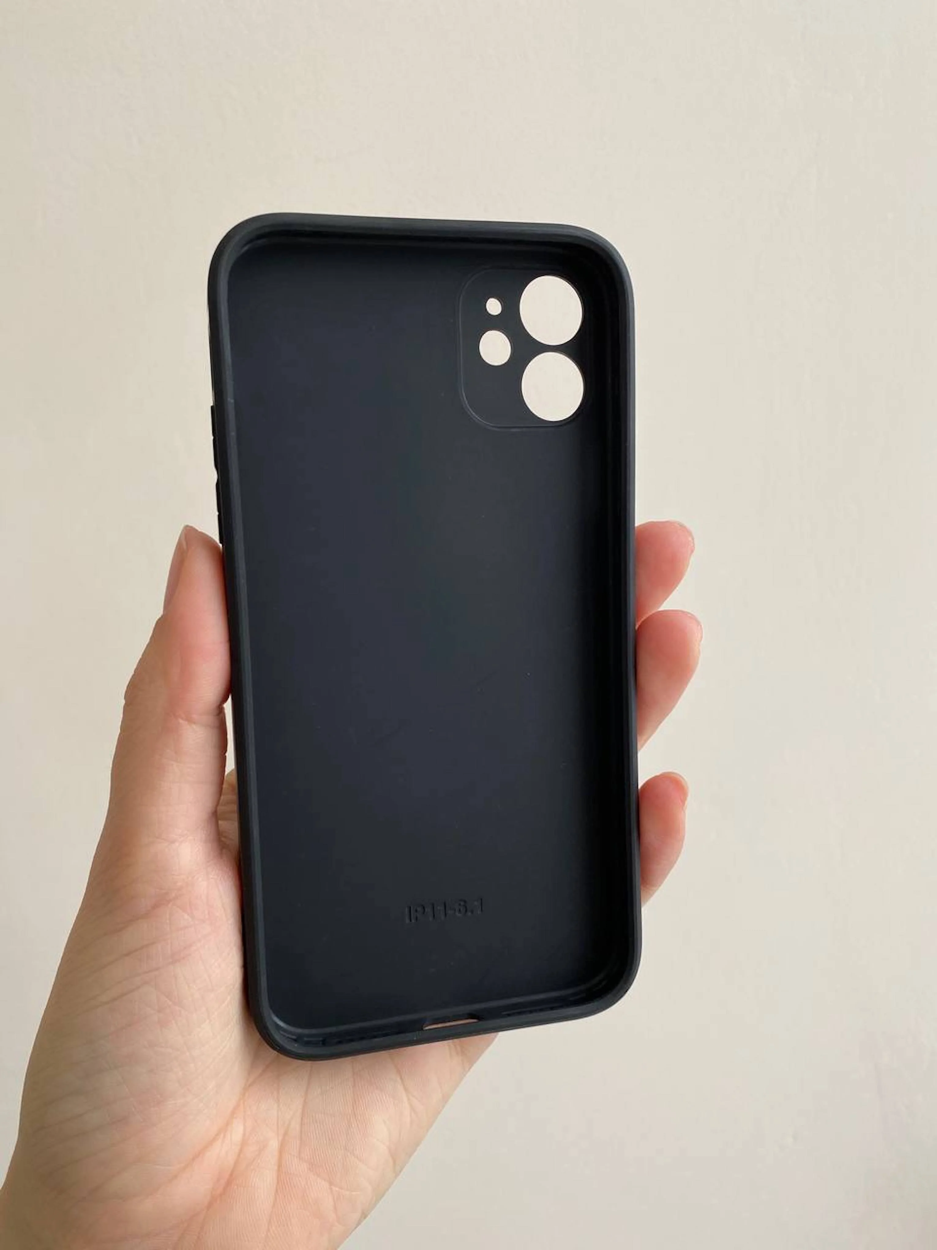Черный чехол силиконовый на iPhone 11 12 Айфон 11 12