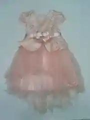 Персиковое платье со шлейфом