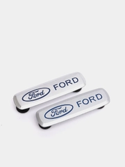 Комплект шильдиков металлических с эмблемой авто "FORD" и 4 винтовыми креплениями (Пара)